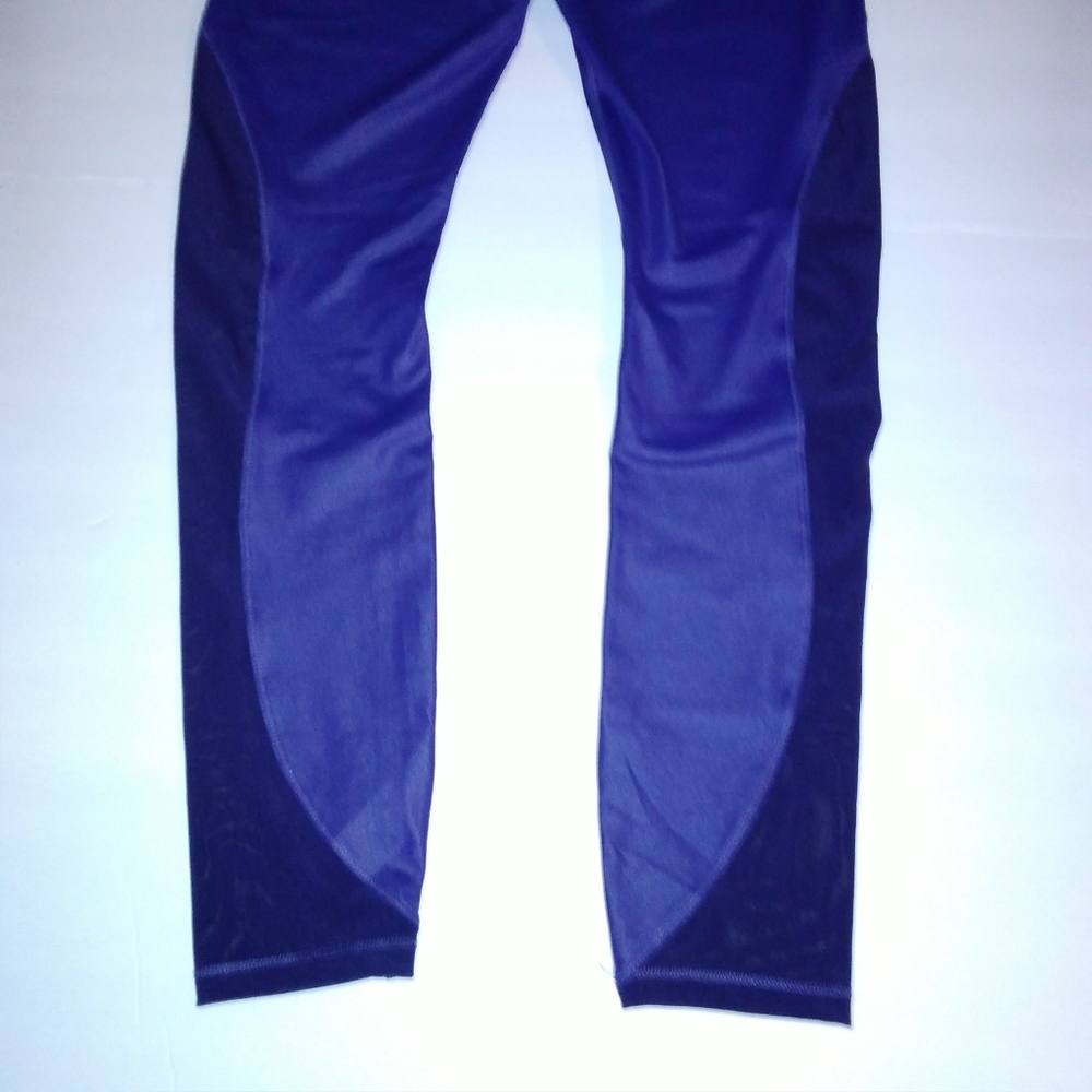 Good American Athletic Leggings - Picture 5 of 16